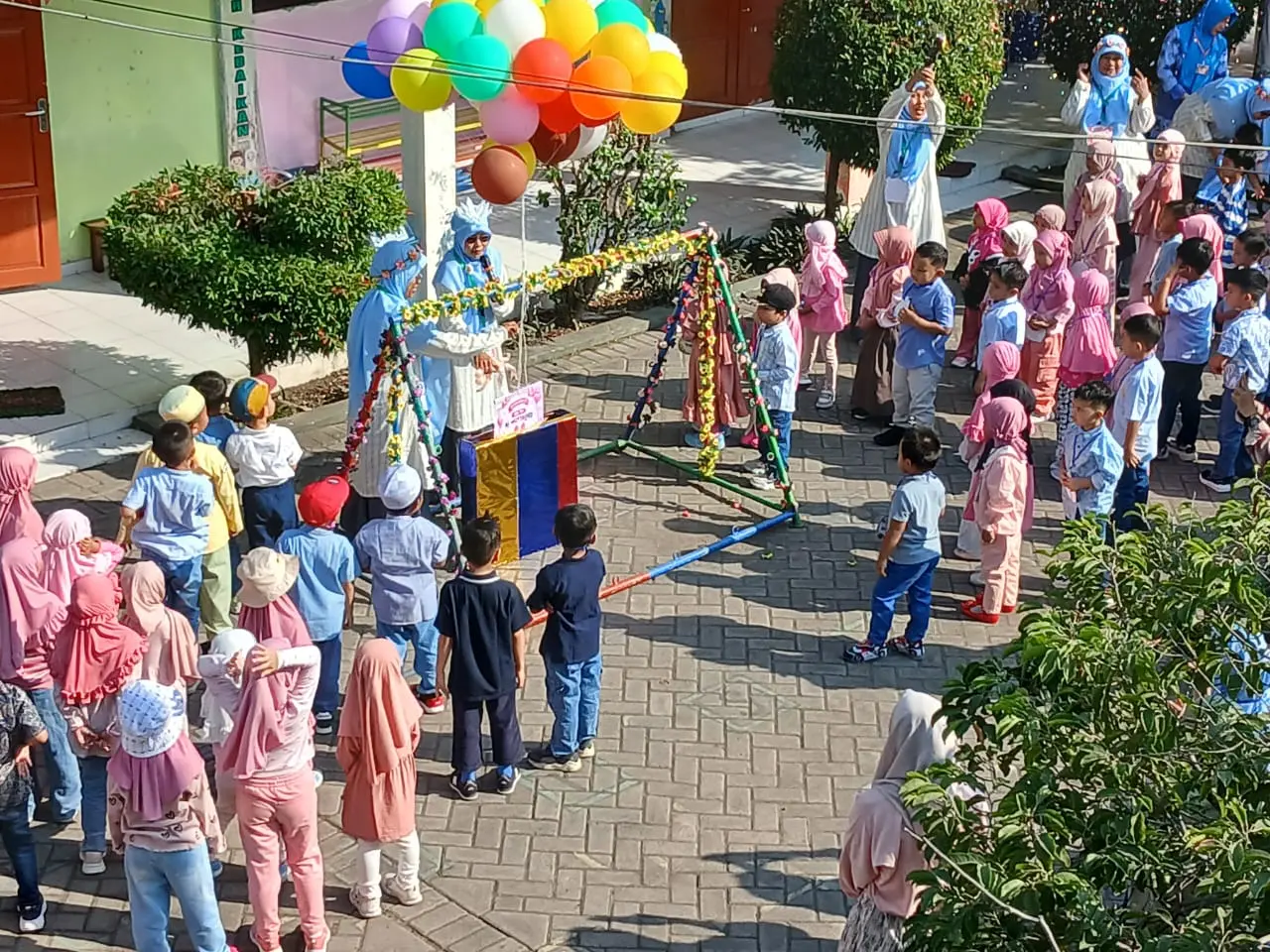 Langkah Kecil, Cerita Besar: Serunya Hari Pertama di Sekolah KB TK Al Muttaqien Surabaya 