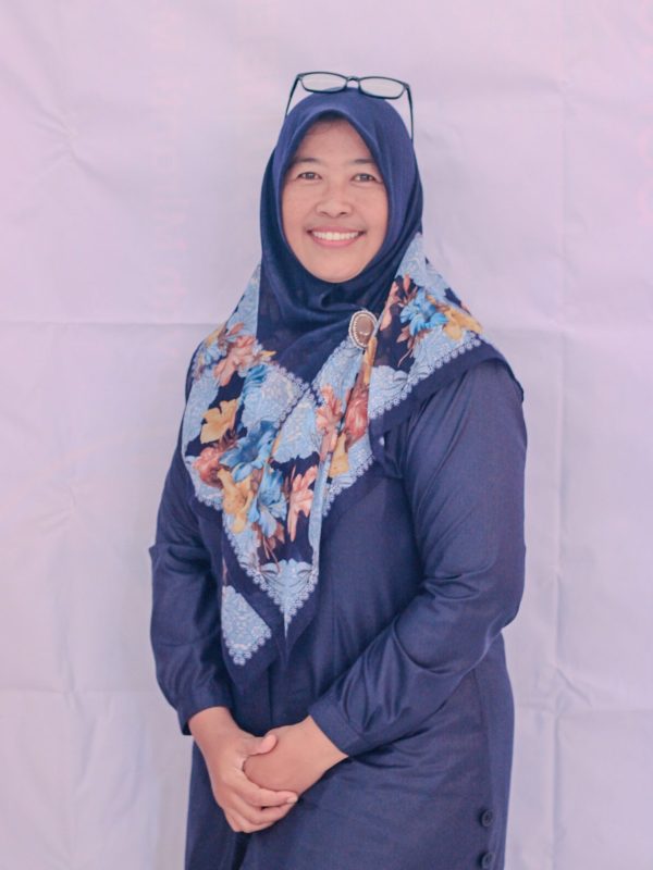 37. Reni Anggraeni, S.Pd. (Guru Kelas 6B) 37. Reni Anggraeni, S.Pd. (Guru Kelas 6B)