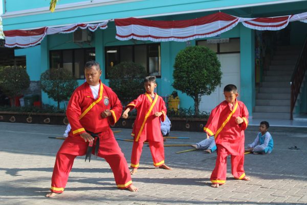 Ekstrakulikuer Tapak Suci
